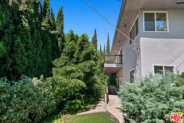 3729 Reklaw Drive, Studio City, CA 91604