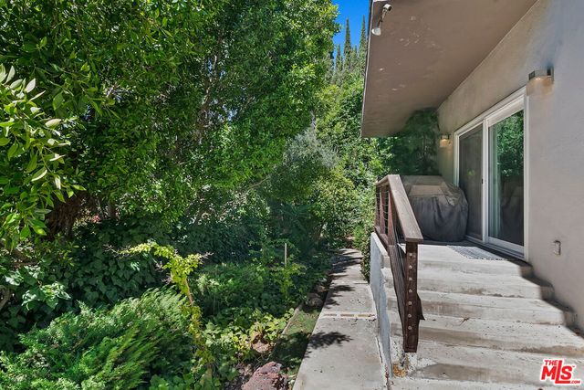 3729 Reklaw Drive, Studio City, CA 91604
