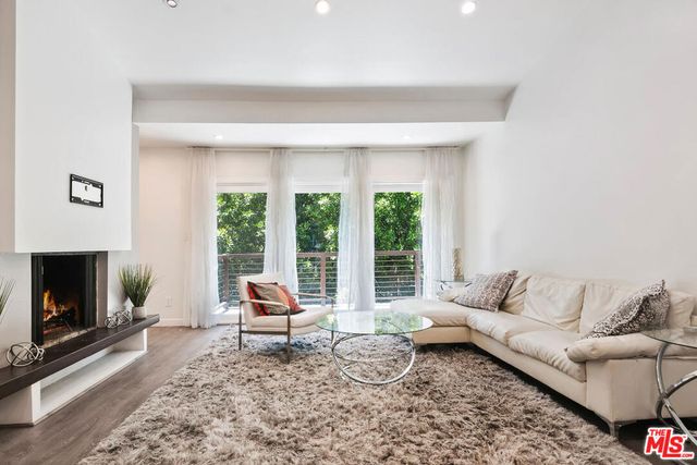 3729 Reklaw Drive, Studio City, CA 91604