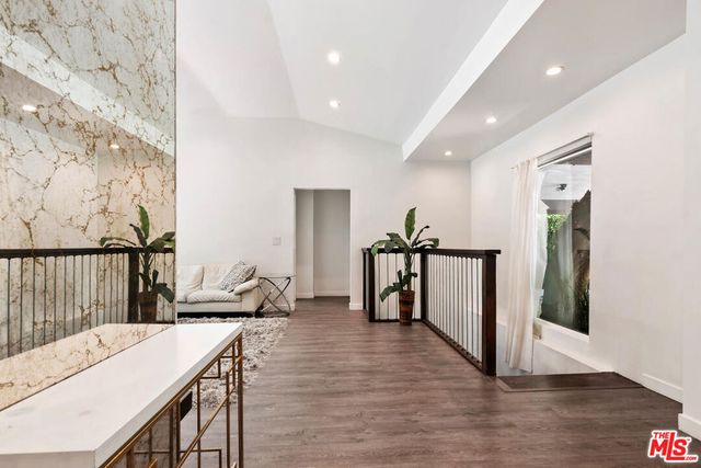 3729 Reklaw Drive, Studio City, CA 91604