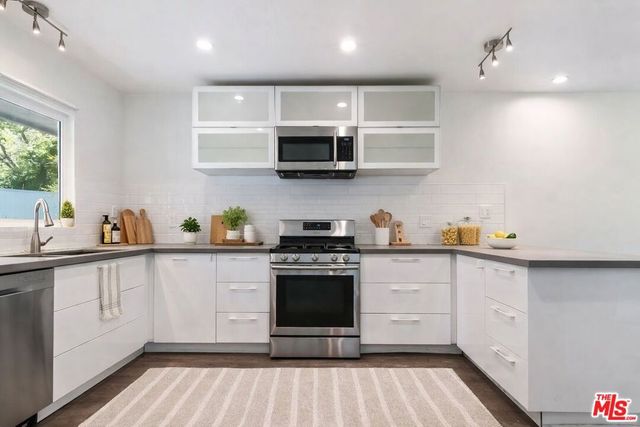 3729 Reklaw Drive, Studio City, CA 91604