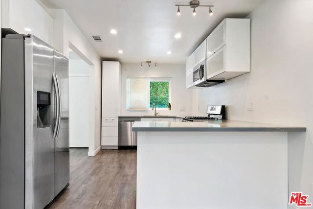 3729 Reklaw Drive, Studio City, CA 91604