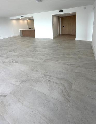 114 Cricket Club 605, North Miami, FL 33181