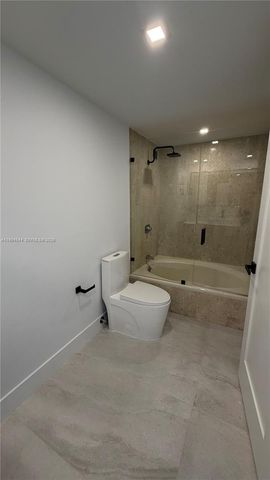 114 Cricket Club 605, North Miami, FL 33181