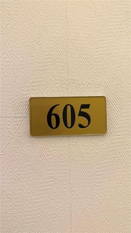114 Cricket Club 605, North Miami, FL 33181