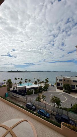 114 Cricket Club 605, North Miami, FL 33181