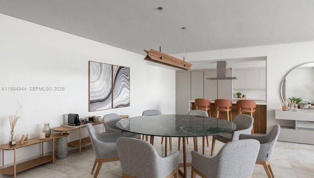 114 Cricket Club 605, North Miami, FL 33181