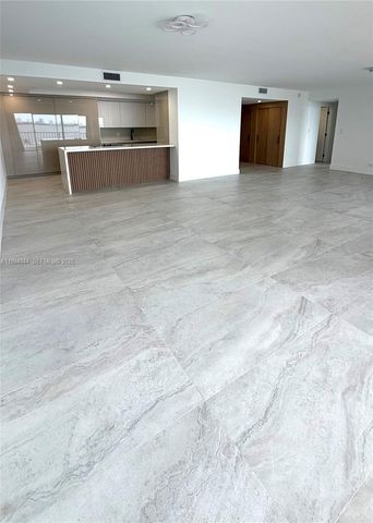 114 Cricket Club 605, North Miami, FL 33181