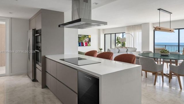 114 Cricket Club 605, North Miami, FL 33181