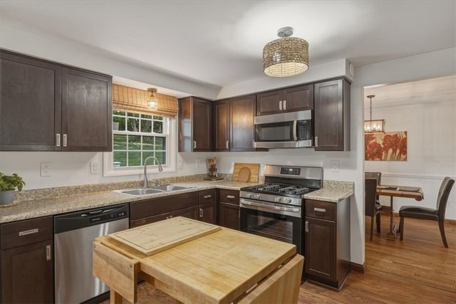 8063 Broadlawn Dr, Mccandless, PA 15237