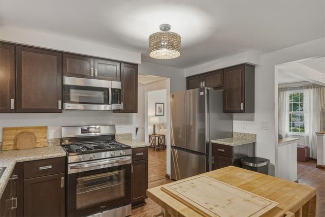 8063 Broadlawn Dr, Mccandless, PA 15237