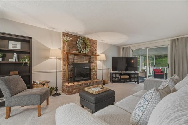 8063 Broadlawn Dr, Mccandless, PA 15237