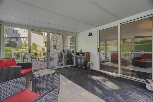 8063 Broadlawn Dr, Mccandless, PA 15237