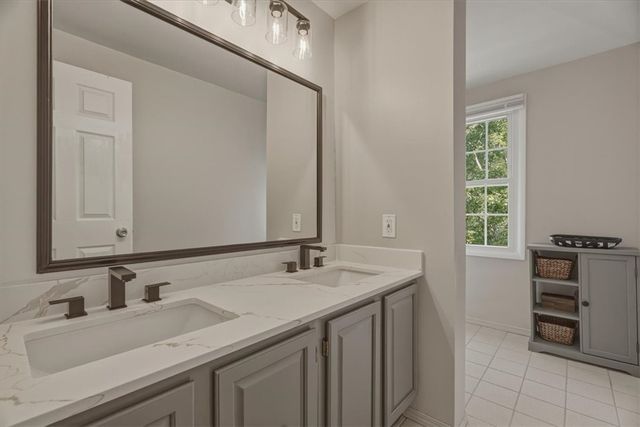 8063 Broadlawn Dr, Mccandless, PA 15237