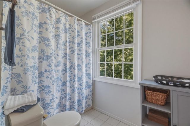 8063 Broadlawn Dr, Mccandless, PA 15237