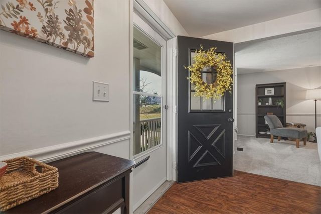 8063 Broadlawn Dr, Mccandless, PA 15237