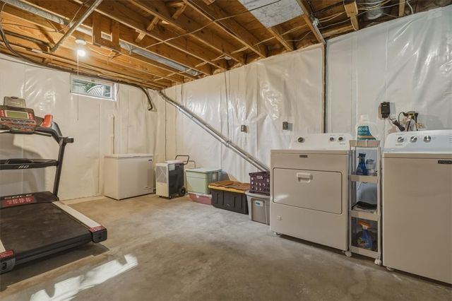 8063 Broadlawn Dr, Mccandless, PA 15237