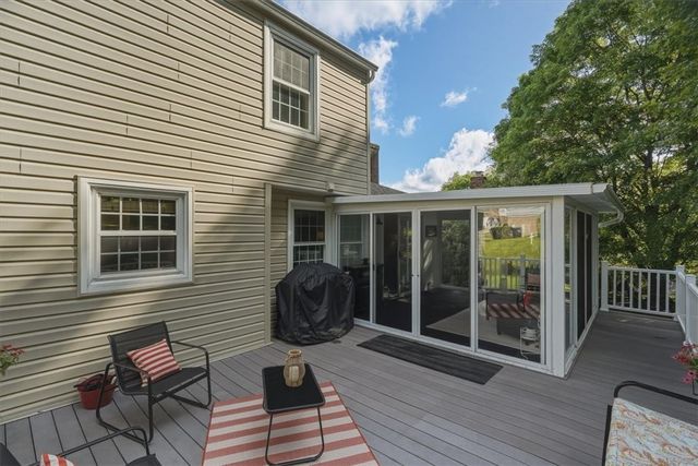 8063 Broadlawn Dr, Mccandless, PA 15237