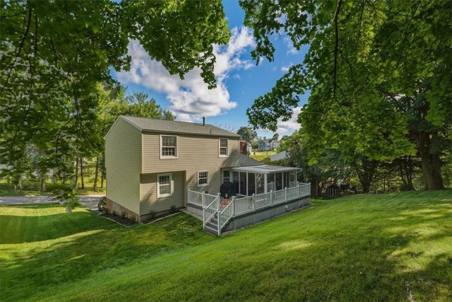 8063 Broadlawn Dr, Mccandless, PA 15237