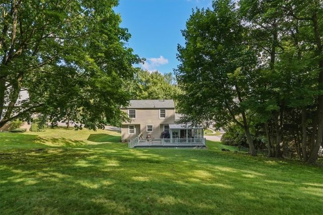8063 Broadlawn Dr, Mccandless, PA 15237