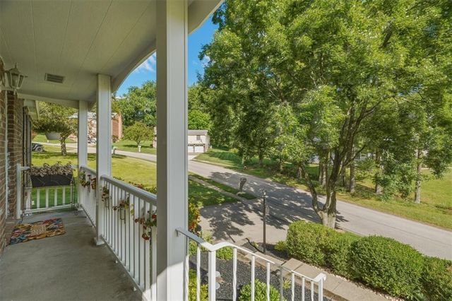 8063 Broadlawn Dr, Mccandless, PA 15237