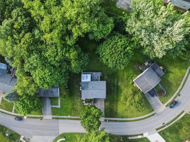 8063 Broadlawn Dr, Mccandless, PA 15237