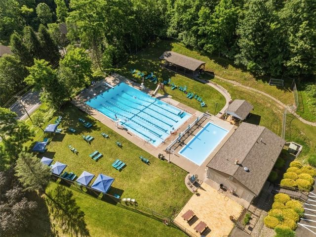 8063 Broadlawn Dr, Mccandless, PA 15237