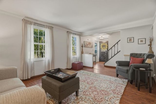 8063 Broadlawn Dr, Mccandless, PA 15237