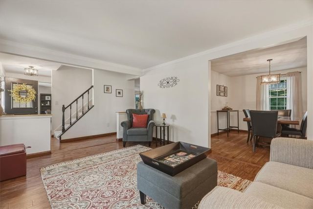8063 Broadlawn Dr, Mccandless, PA 15237