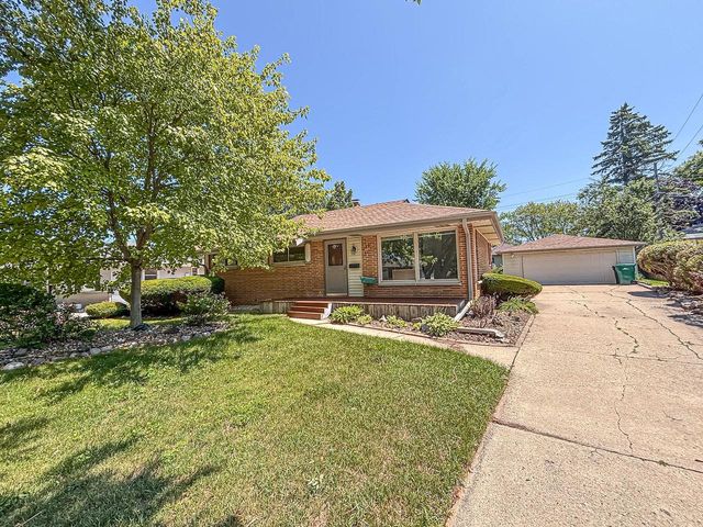 W152N8310 Elm LANE, Menomonee Falls, WI 53051