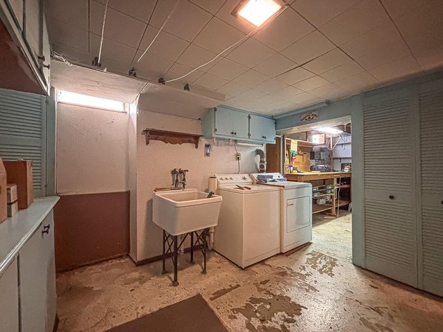 W152N8310 Elm LANE, Menomonee Falls, WI 53051