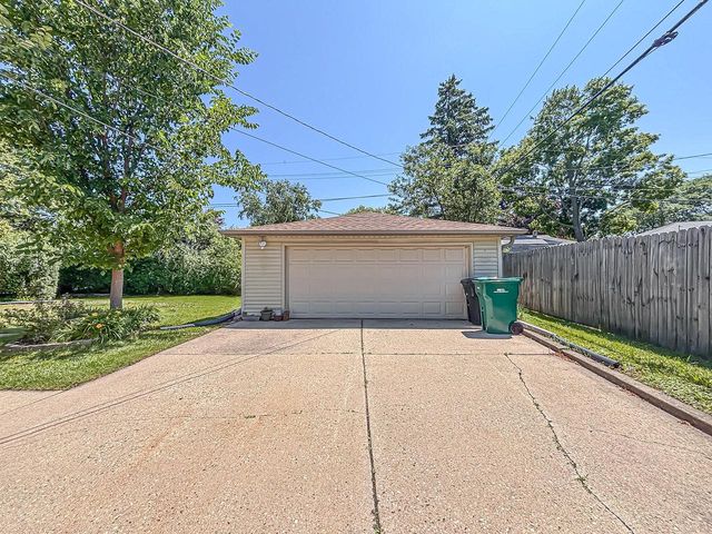 W152N8310 Elm LANE, Menomonee Falls, WI 53051