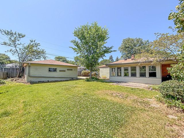 W152N8310 Elm LANE, Menomonee Falls, WI 53051