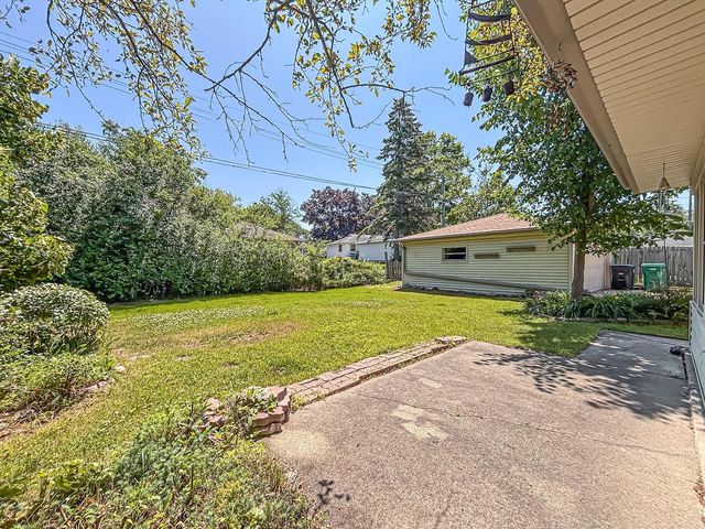 W152N8310 Elm LANE, Menomonee Falls, WI 53051