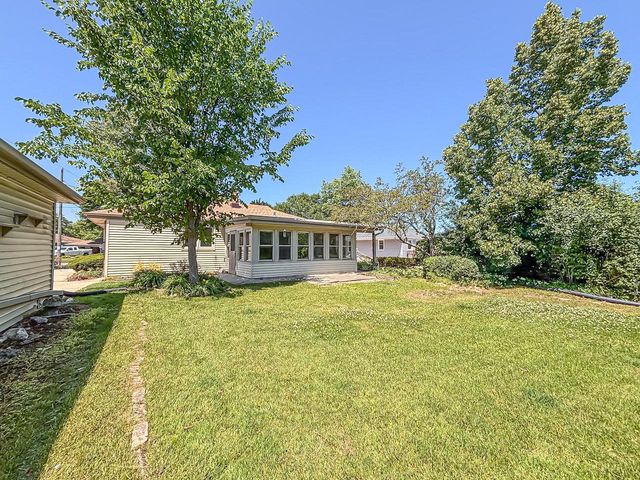 W152N8310 Elm LANE, Menomonee Falls, WI 53051