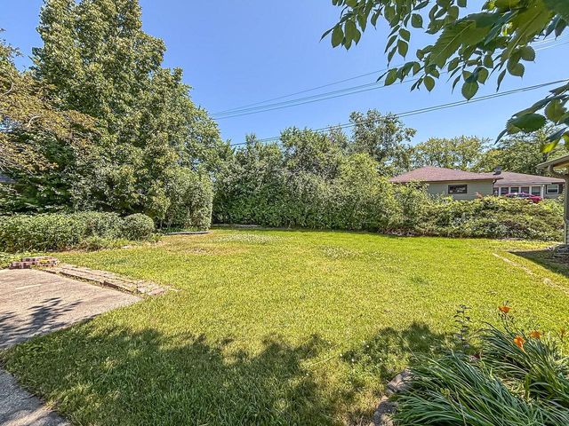 W152N8310 Elm LANE, Menomonee Falls, WI 53051