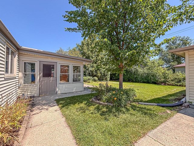W152N8310 Elm LANE, Menomonee Falls, WI 53051