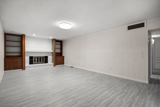 32633 Woodridge Court, North Ridgeville, OH 44039