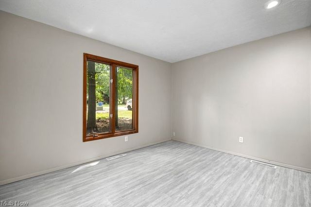 32633 Woodridge Court, North Ridgeville, OH 44039