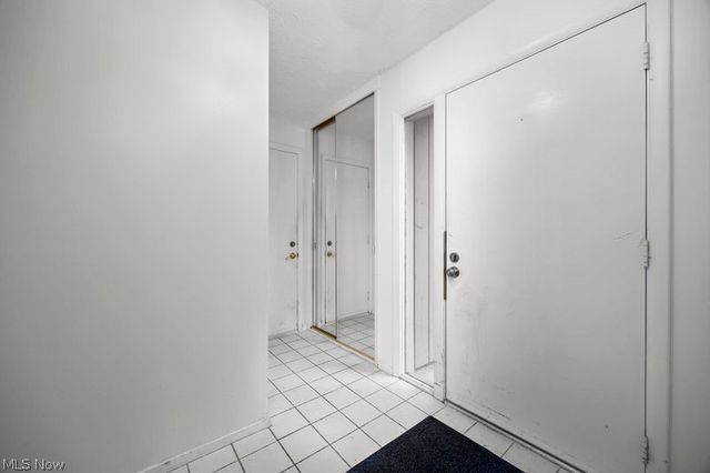 32633 Woodridge Court, North Ridgeville, OH 44039