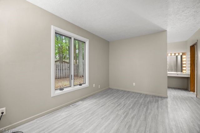 32633 Woodridge Court, North Ridgeville, OH 44039