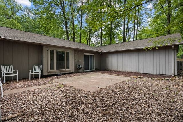 32633 Woodridge Court, North Ridgeville, OH 44039
