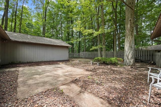 32633 Woodridge Court, North Ridgeville, OH 44039