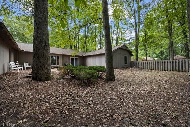 32633 Woodridge Court, North Ridgeville, OH 44039