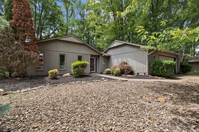 32633 Woodridge Court, North Ridgeville, OH 44039