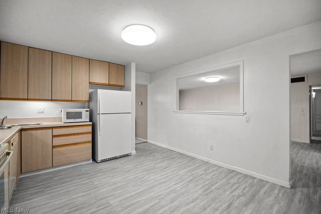 32633 Woodridge Court, North Ridgeville, OH 44039
