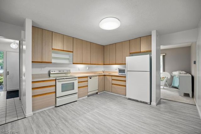 32633 Woodridge Court, North Ridgeville, OH 44039