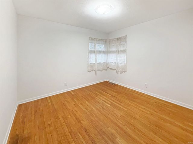 1706 E Walnut Street, Frankfort, IN 46041