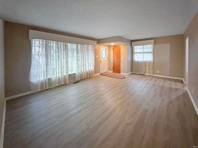 1706 E Walnut Street, Frankfort, IN 46041