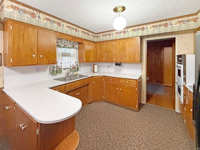 1706 E Walnut Street, Frankfort, IN 46041